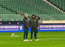 今晨上海海港伤情更新山东泰山止住颓势备战德甲，Rookie在TES比赛中夺冠瞬间刷屏的简单介绍